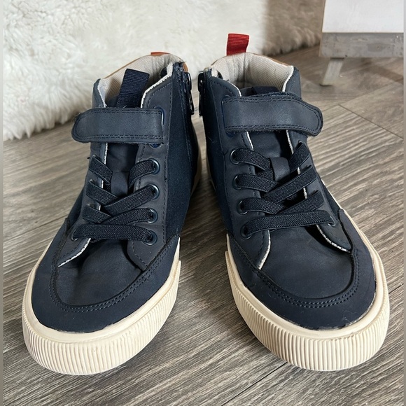 Cat & Jack Anthony Casual Mid Top sneaker. Size 1 - Picture 6 of 9